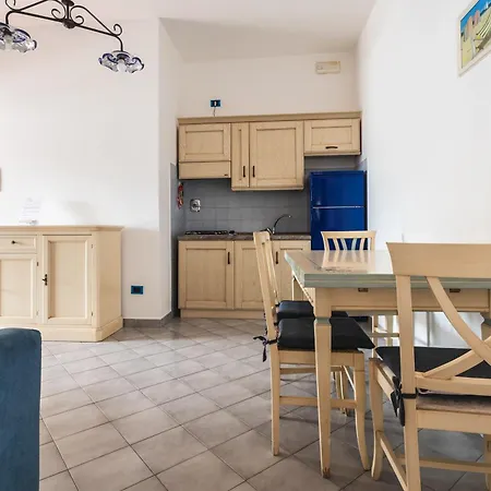 La Aparthotel 4*