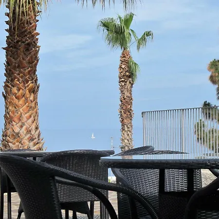 Aparthotel La 4*