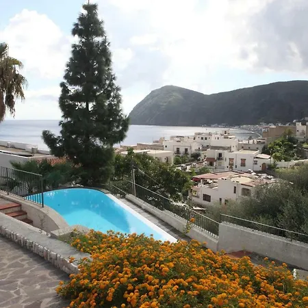 Aparthotel La 4*